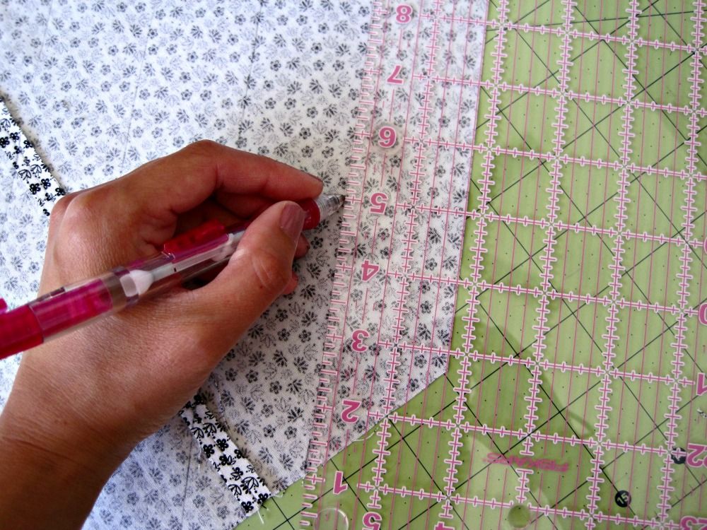 Turn one fat quarter into 5 yards of bias tape (full tutorial) She's